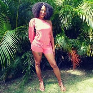 Meet your Posher, Dee